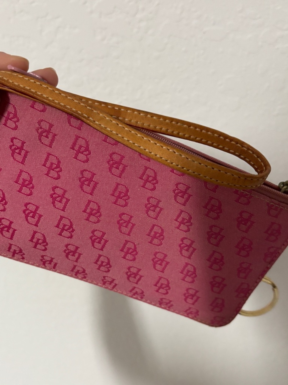 Dooney & Bourke Pink DB Logo Wristlet Wallet Fits iPhone Zip Pouch Tan Trim - Picture 4 of 8